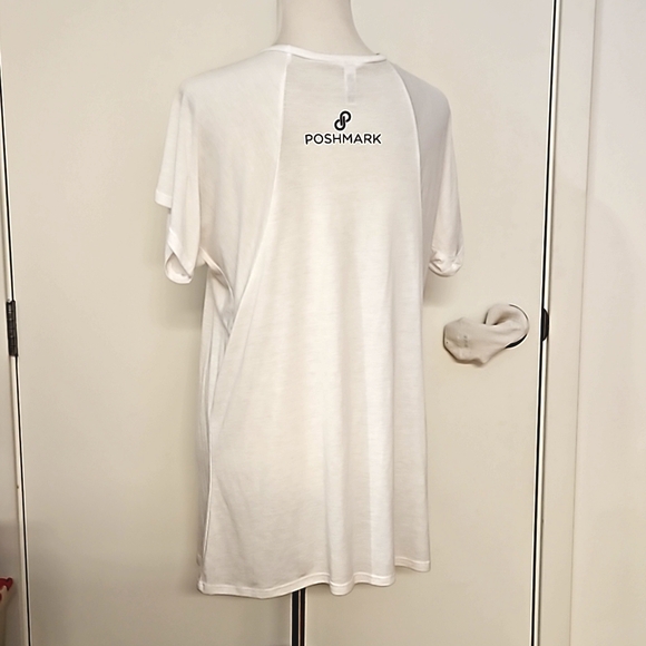 Poshfest 2014 official graphic tee XL Poshmark EUC - Picture 2 of 8